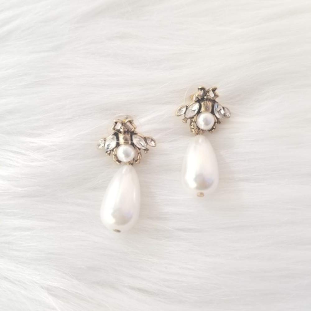Ravishing pearl bead drop gold bee fashion earrings